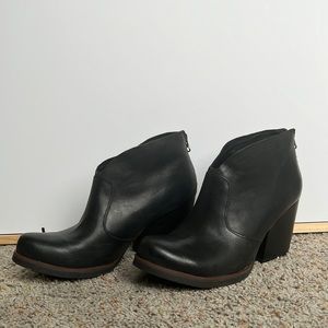 Korks Woman’s Gemini Chunky Leather Ankle Boot Heel